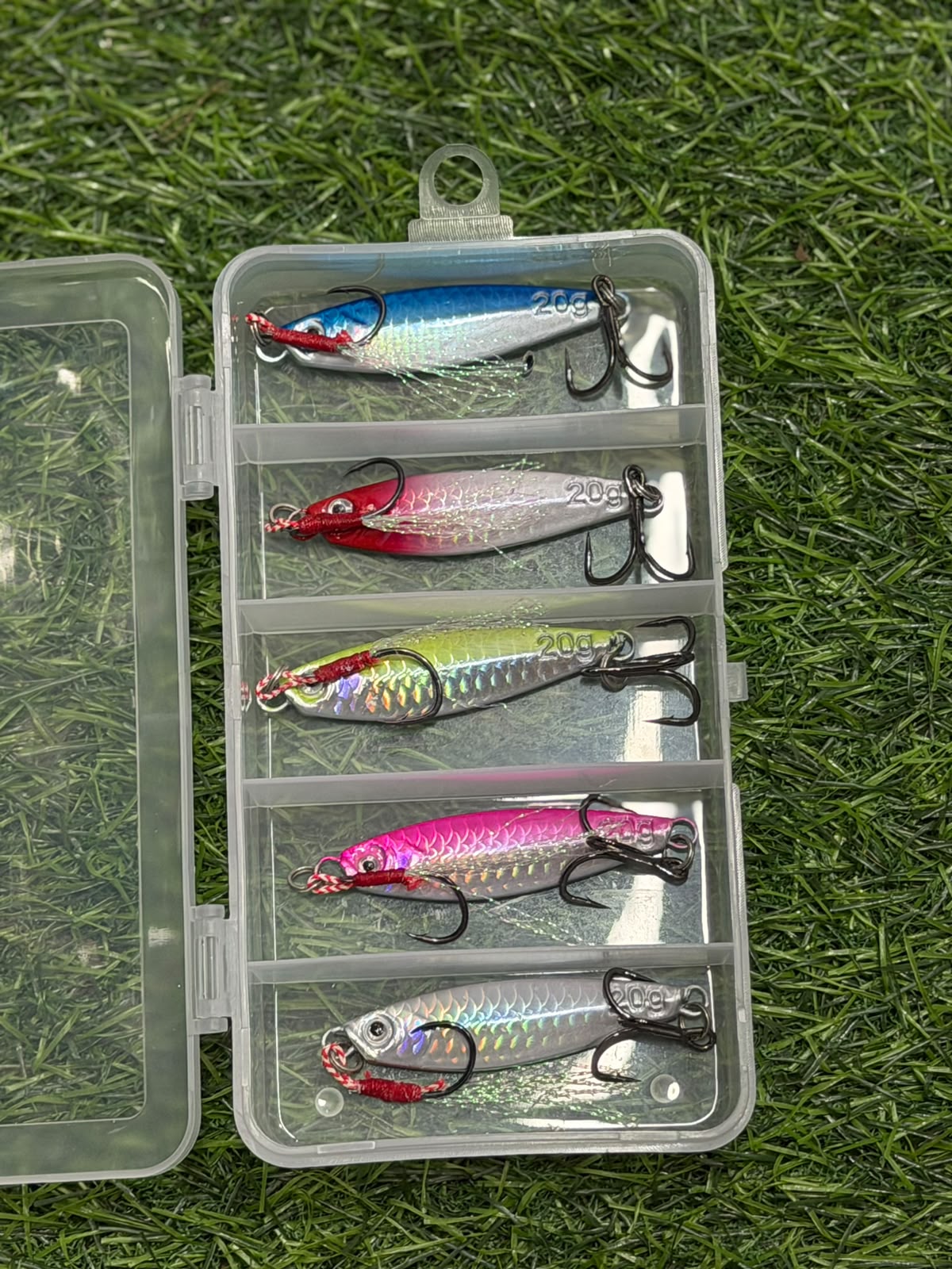 Caja señuelos con 5 jigs 20G
